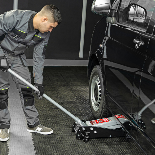 Домкрат гидравлический подкатной, 3 т, высота подъема 140-520 мм Matrix по ценам производителя в Уфе с доставкой по всей России