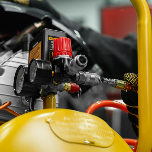 Компрессор воздушный прям. привод DCV1800/50, 1,8 кВт, 50 литров, 320 л/мин Denzel по ценам производителя в Уфе с доставкой по всей России