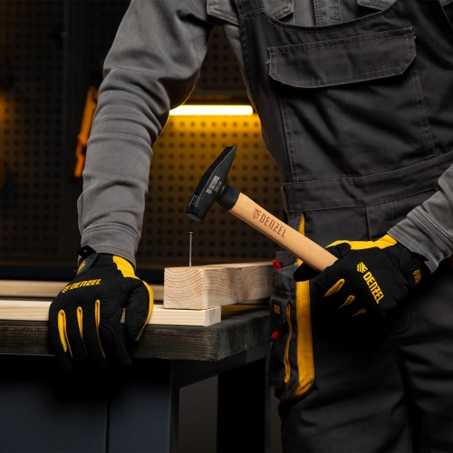 Молоток слесарный, 300 г, кованый квадратный боек, буковая рукоятка Denzel по ценам производителя в Уфе с доставкой по всей России