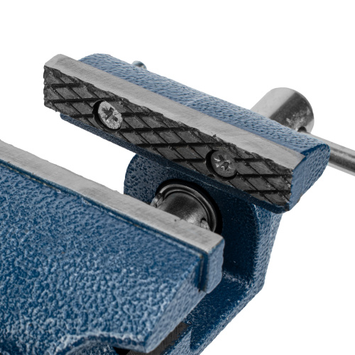 Тиски слесарные, настольные, поворотные, ширина рабочих губок 65 мм, наковальня Сибртех по ценам производителя в Уфе с доставкой по всей России