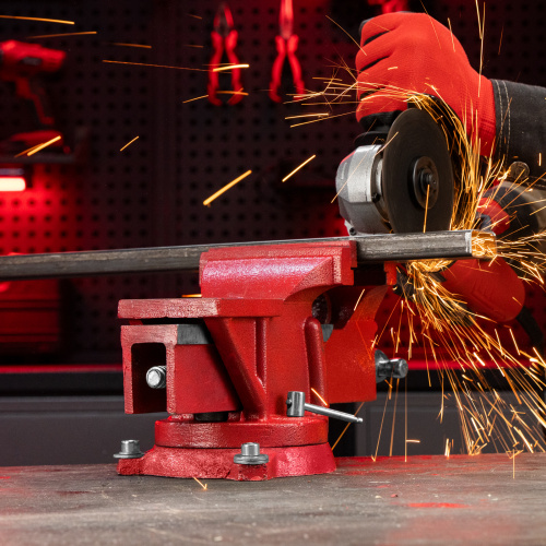 Тиски слесарные, 125 мм, поворотные, с наковальней Matrix по ценам производителя в Уфе с доставкой по всей России