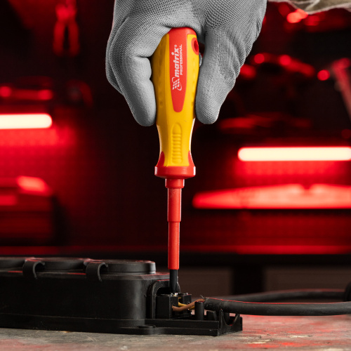 Отвертка Insulated, PH1 x 75 мм, CrMo, до 1000 В, двухкомпонентная рукоятка Matrix Professional по ценам производителя в Уфе с доставкой по всей России