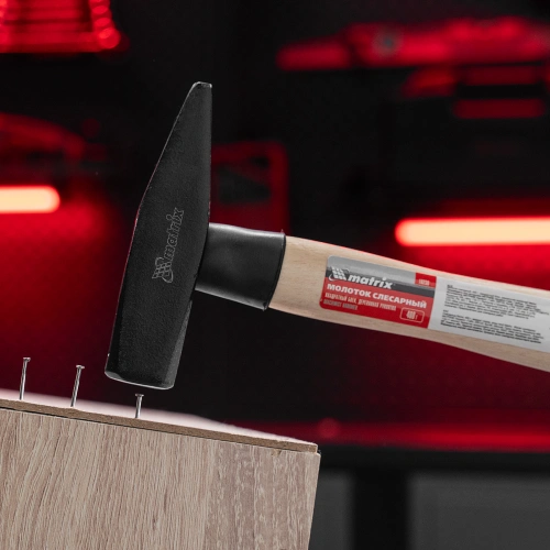 Молоток слесарный, 400 г, квадратный боек, деревянная рукоятка Matrix по ценам производителя в Уфе с доставкой по всей России