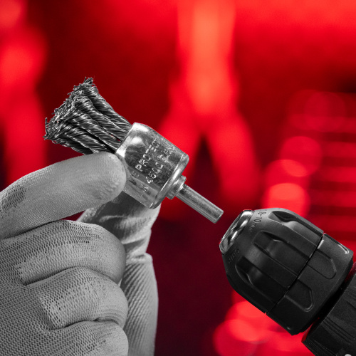 Щетка для дрели, 30 мм, "чашка" со шпилькой, крученая металлическая проволока Matrix по ценам производителя в Уфе с доставкой по всей России