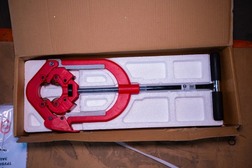 Труборез с хомутной защелкой TOR GH4S для стальных труб 2"- 4" по ценам производителя в Уфе с доставкой по всей России