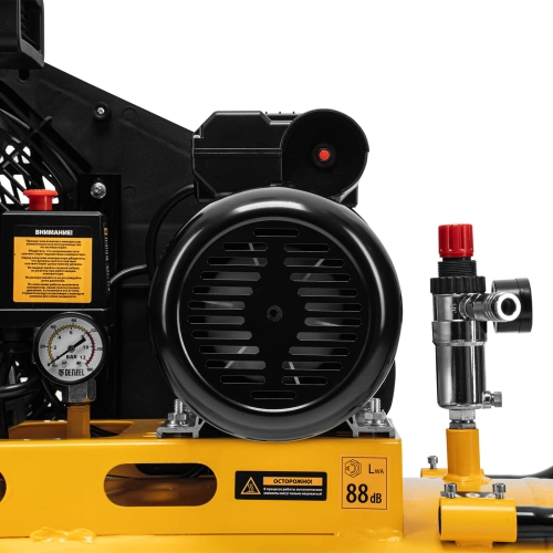 Компрессор воздушный рем. привод BCI 2200/100, 2,2 кВт, 100 литров, 420 л/мин Denzel по ценам производителя в Уфе с доставкой по всей России