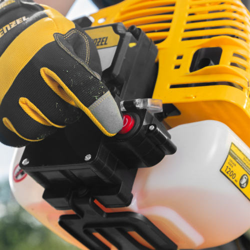 Триммер бензиновый DT-43E, 43 см3, неразъемная штанга, электростартер, состоит из 2 частей Denzel по ценам производителя в Уфе с доставкой по всей России