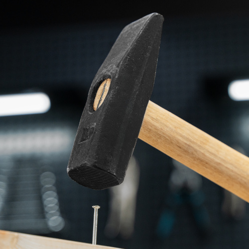 Молоток слесарный, 1000 г, квадратный боек, деревянная рукоятка по ценам производителя в Уфе с доставкой по всей России