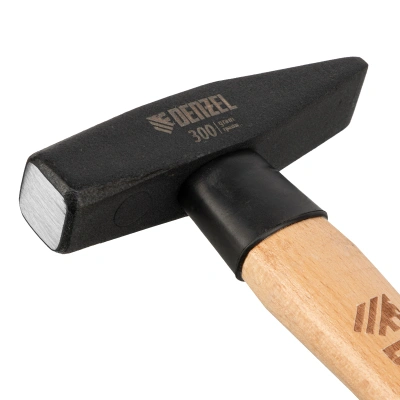 Молоток слесарный, 300 г, кованый квадратный боек, буковая рукоятка Denzel по ценам производителя в Уфе с доставкой по всей России