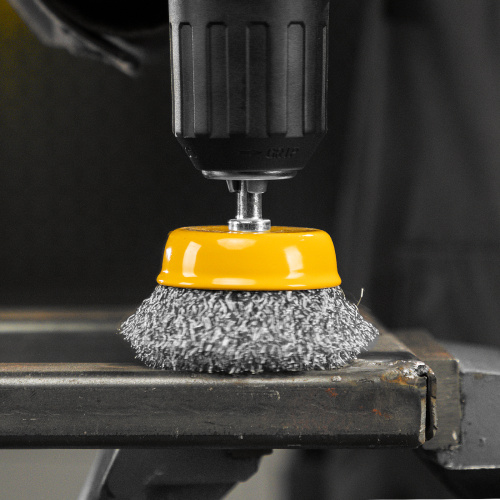 Щетка для дрели, 65 мм, Чашка, со шпилькой , нержавеющая витая проволока Denzel по ценам производителя в Уфе с доставкой по всей России