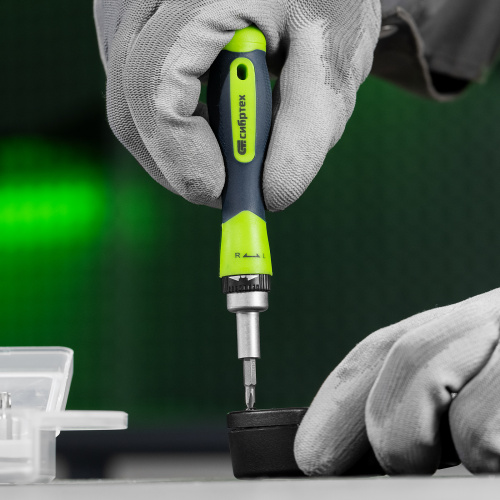 Отвертка реверсивная для точных работ с набором бит и торцевых головок, 32 предмета, CrV Сибртех по ценам производителя в Уфе с доставкой по всей России