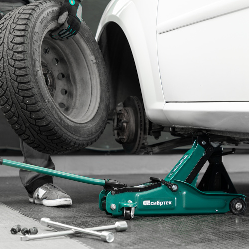 Домкрат гидравлический подкатной, 2 т, 85-330 мм, низкий подхват, в пласт. кейсе Сибртех по ценам производителя в Уфе с доставкой по всей России