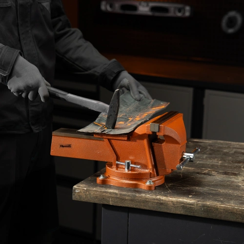 Тиски слесарные, 200 мм, поворотные, с наковальней Sparta по ценам производителя в Уфе с доставкой по всей России