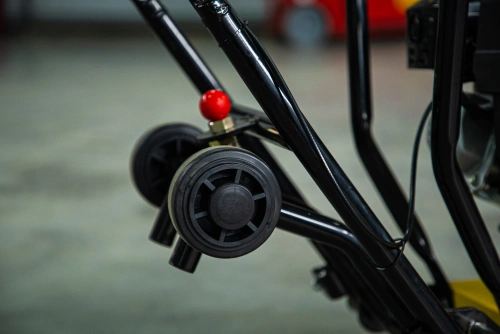 Виброплита 70 кг, 10,5кН (Honda) бак, коврик, колесный комплект TOR C-60T по ценам производителя в Уфе с доставкой по всей России