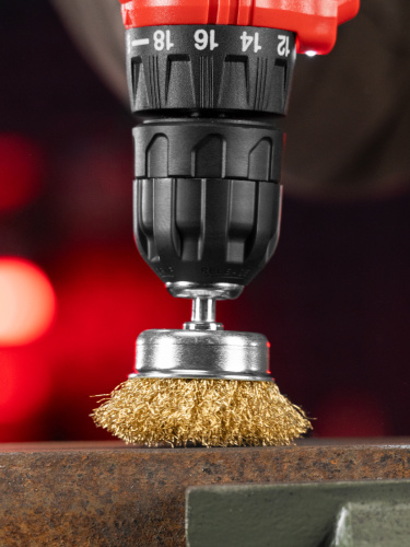 Щетка для дрели, 50 мм, "чашка" со шпилькой, латунированная витая проволока Matrix по ценам производителя в Уфе с доставкой по всей России