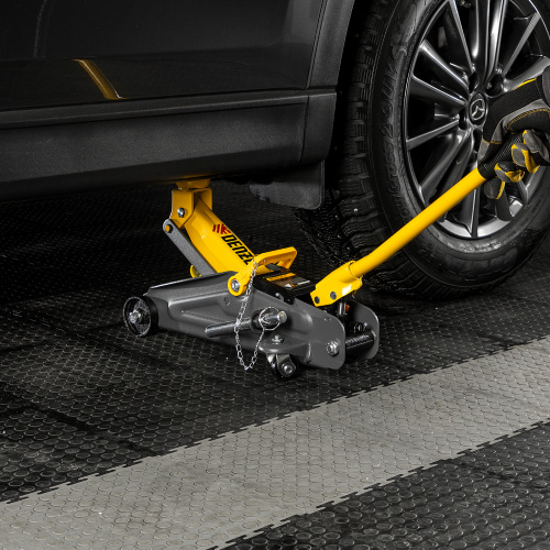 Домкрат гидравлический подкатной с фиксатором, 2 т, 130-330 мм, в кейсе Denzel по ценам производителя в Уфе с доставкой по всей России