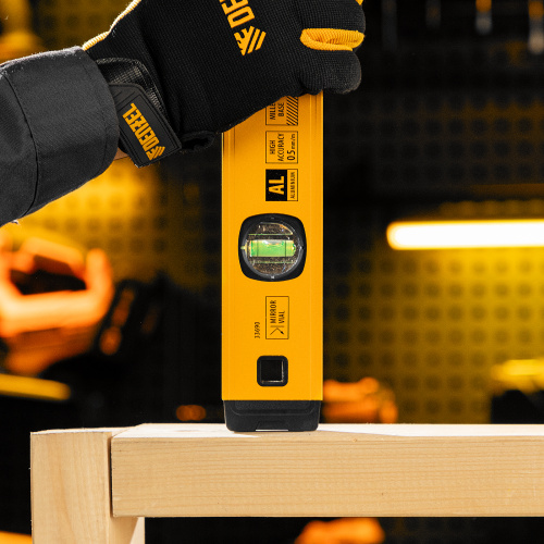 Уровень алюминиевый, магнит., фрезерованный, 3 глазка (1 зеркал.) 0,5 мм/м, 400 мм Denzel по ценам производителя в Уфе с доставкой по всей России