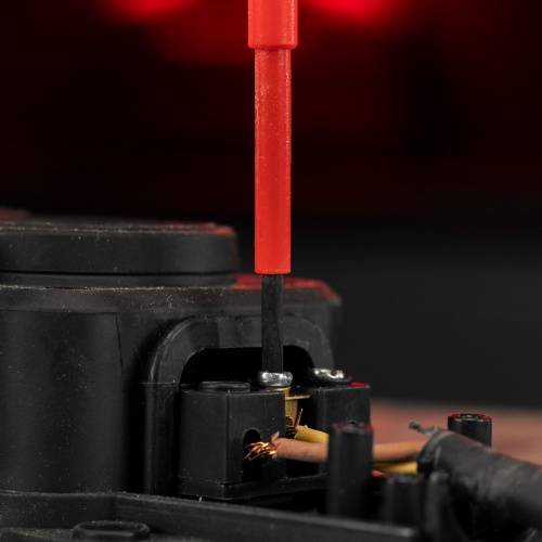 Отвертка Insulated, SL3 x 80 мм, CrMo, до 1000 В, двухкомпонентная рукоятка Matrix Professional по ценам производителя в Уфе с доставкой по всей России