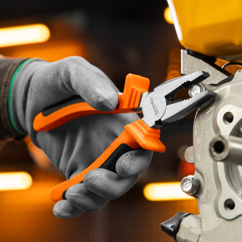 Плоскогубцы комбинированные Comfort, 180 мм, шлифованные, двухкомпонентные рукоятки Sparta по ценам производителя в Уфе с доставкой по всей России