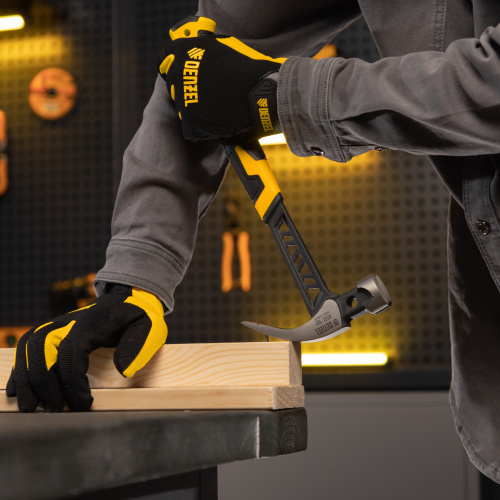 Молоток-гвоздодер 450 г, цельнокованый,боек с магнитом, двухкомп. обрезин. рук-ка Denzel по ценам производителя в Уфе с доставкой по всей России