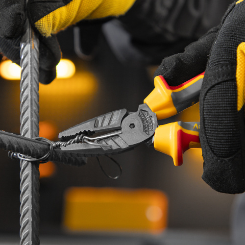 Плоскогубцы комбинированные, диэлектрические трехкомпонентные рукоятки до 1000 В, 165 мм Denzel по ценам производителя в Уфе с доставкой по всей России