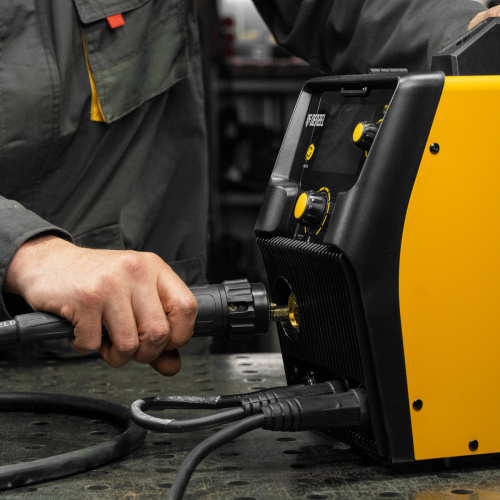 Аппарат инвертор. полуавтомат. cварки IMIG-185SDR, 180 А, ПВ 60%, катушка 5 кг Denzel по ценам производителя в Уфе с доставкой по всей России