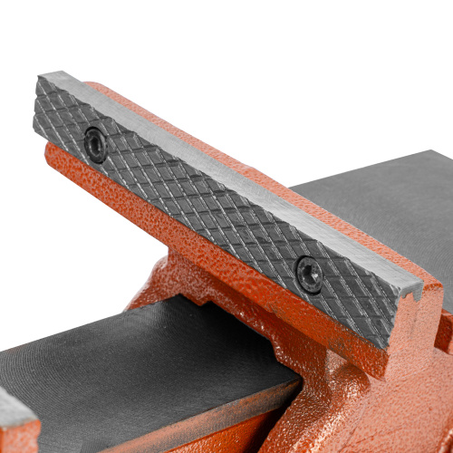 Тиски слесарные, 150 мм, поворотные, с наковальней Sparta по ценам производителя в Уфе с доставкой по всей России