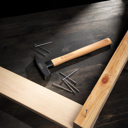 Молоток слесарный, 600 г, кованый квадратный боек, буковая рукоятка Denzel по ценам производителя в Уфе с доставкой по всей России