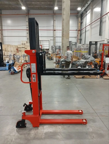 Штабелер гидравлический 1,5 т 2,0 м TOR CTY-EH с раздвижными вилами по ценам производителя в Уфе с доставкой по всей России