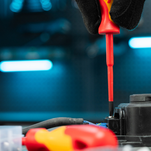 Набор отверток диэлектрических до 1000 В, 8 шт, тестер, CrMo, двухкомпонентные рукоятки Gross по ценам производителя в Уфе с доставкой по всей России