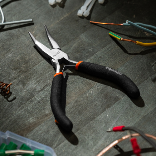 Длинногубцы изогнутые Mini, 130 мм, никелированные, авторазжим Sparta по ценам производителя в Уфе с доставкой по всей России