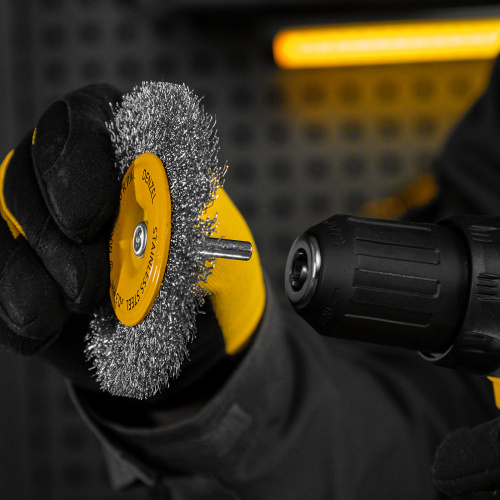 Щетка для дрели 100 мм, Плоская, со шпилькой, нержавеющая витая проволока Denzel по ценам производителя в Уфе с доставкой по всей России