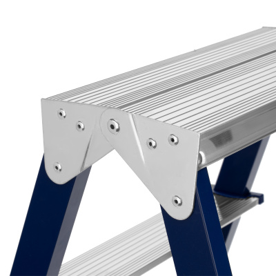 Стремянка двусторонняя 3 ступени, стальная, Сибртех по ценам производителя в Уфе с доставкой по всей России